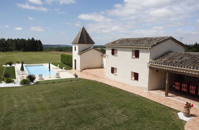 Homerez - Big villa for 16 ppl. with swimming-pool at Roquecor