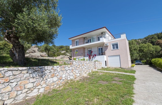 Petra Apartment Gaia by RentalsPro