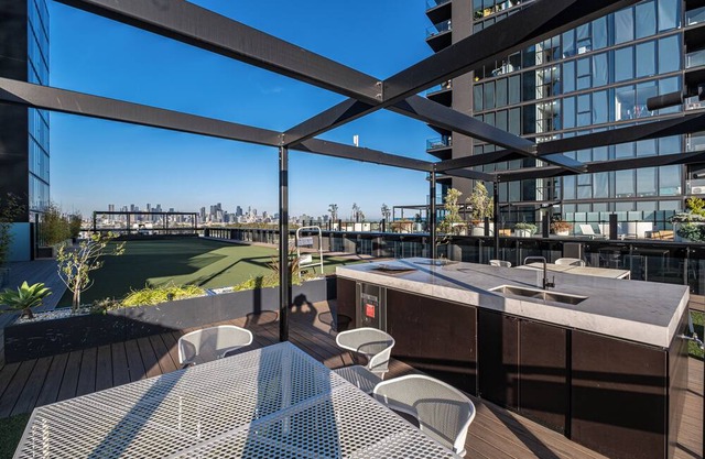 This apartment is a 2 bedroom(s), 2 bathrooms, located in Footscray, VIC.