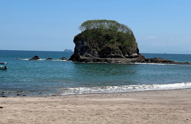 Maravilloso Refugio en la Montaña Frente a Playa Real
