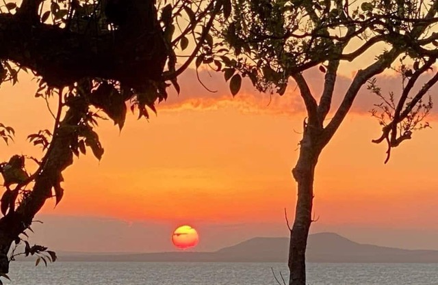 UNIT 2.Located in a secluded pristine setting with fishing, crabbing at doorstep