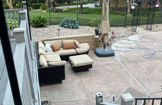 Spacious Family home w/underground pool. 20 minutes from downtown Omaha.