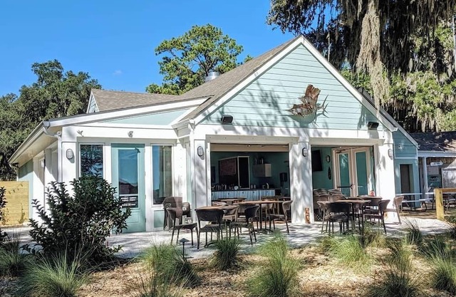 Waterfront Living - Just 3 Miles From Parris Island! 3 BR/2 Bathrooms, Sleeps 6