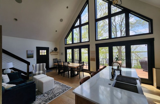 Lake house with stunning views of Roberds Lake year round!