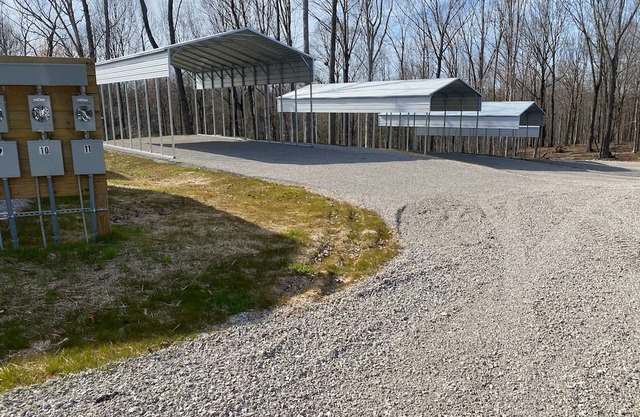 RV Campground located just 1 mile away from Dale Hollow Lake State Park.