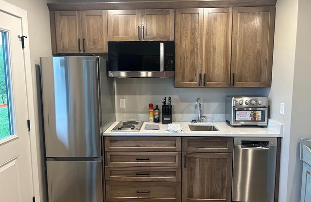 RiverWest Waterside - Beautiful 2 BR pet friendly home at the base of Spirit Mtn.