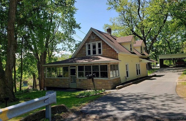 Quiet retreat on creek for 2024 graduations-RPI, Russell Sage, HVCC, E Willard