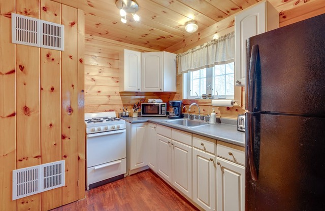 Laconia Cabin Rental < 1 Mi to Lake Winnipesaukee!