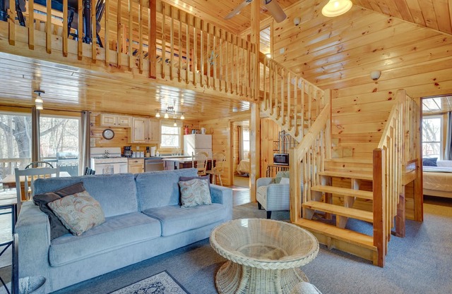 Cozy Laconia Cabin, Close to Winnipesaukee Pier!