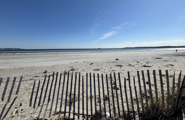 Cabana across from the ocean! Beautiful brick, detached, one bedroom cottage