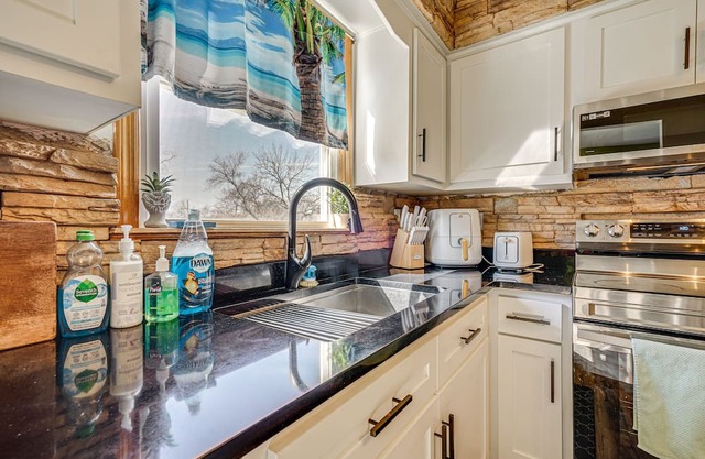 Family-Friendly Toms River Home, 3 Mi to Beach!