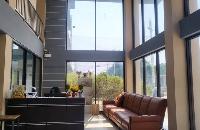 The Chev Hotel Lopburi