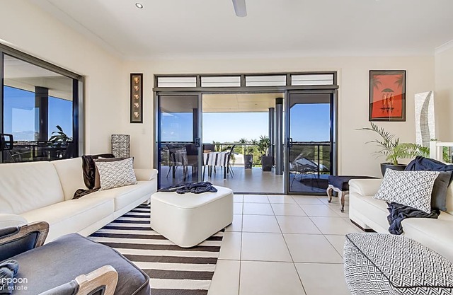 POOL WITH SEAVIEWS AND ENDLESS ENTERTAINING