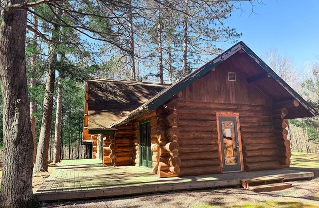 Cozy log cabin located on a peaceful river near ATV trails and historic Duluth