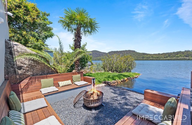 Discover Your Riverside Retreat: Modern Comforts, Private Jetty, & Scenic Views!