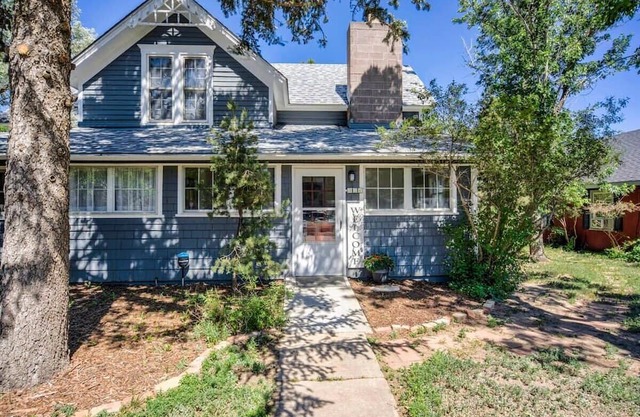 5BR Monument Charm | Walk to Shops & Wedding Venue