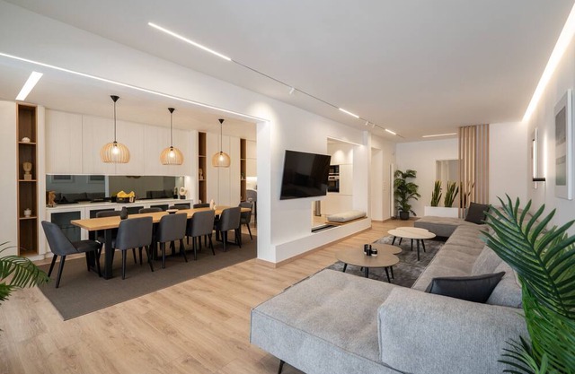 Upscale Apartment in Kolonaki with Patio & Parking