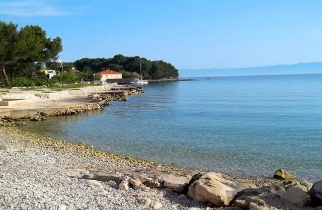 Apartment Renatare - close to the sea with parking: A2(2+2) - Ugljan, Island Ugljan, Croatia