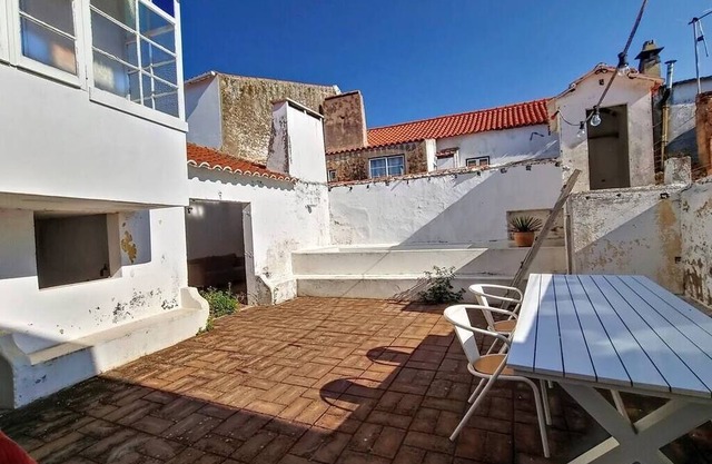 Casa Santiago do Cacém · Casa com tanque no centro histórico
