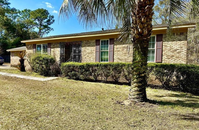 Cozy home on Iva Loy Drive
