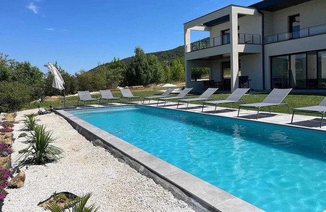 Homerez - Big villa for 12 ppl. with swimming-pool and garden at Saint-Péray