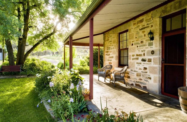 Boutique Heritage Home with Stunning Vineyard Panorama in Clare Valley