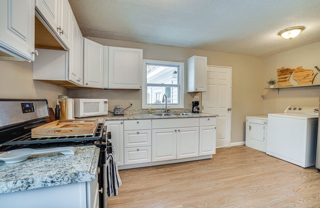 Charming Lakeland Home: Steps to St Croix River!