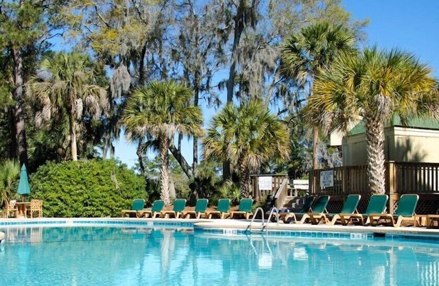 A&J Hideaway:Beautiful Resort Villa Overlooking Golf Course & Tranquil Lagoon; Screened Porch