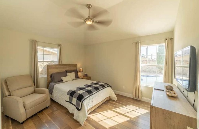 Northeast Spacious Home. Warmth, Cheer & Joy Await