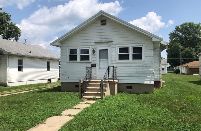 Efficient 3-BR home in Robinson - near Main St