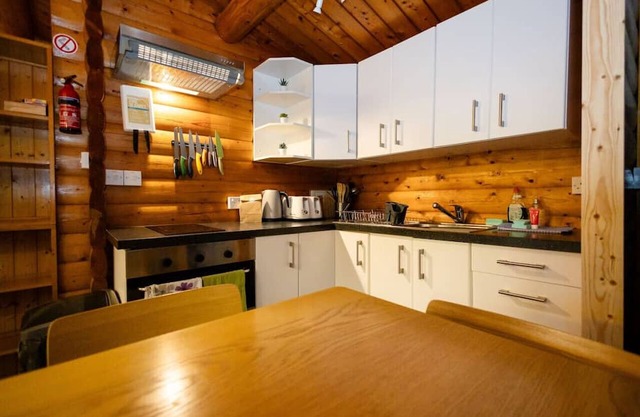 Rural 3 Bed Log Cabin Getaway in Sunny Mid Wales