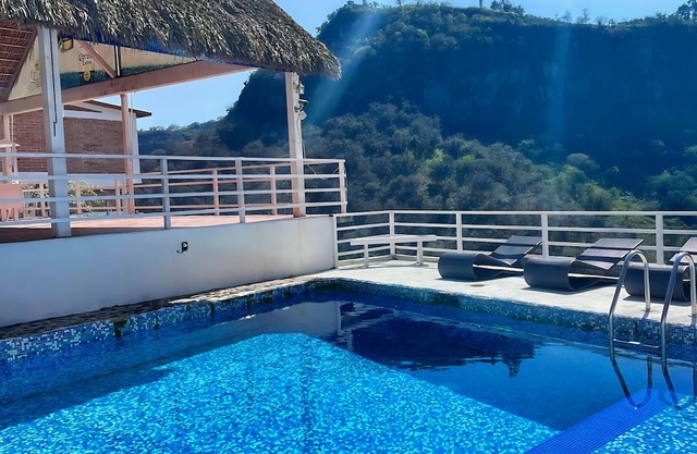 La Palapa & Posada Mía