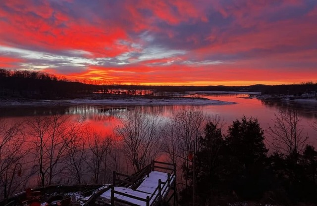 Lakeview Haven: Lakeside Sanctuary at Fentress Rd!