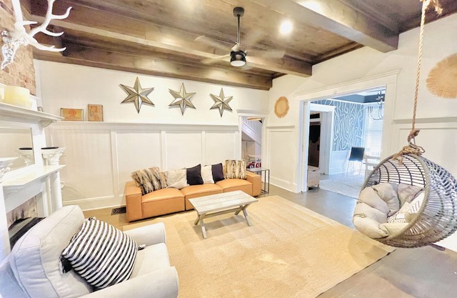 Historic Modern Victorian HOT TUB 5 bed 4 bath