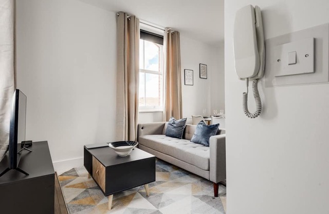 Pass the Keys | Unique Grade II Listed Flat in Liverpool Parking