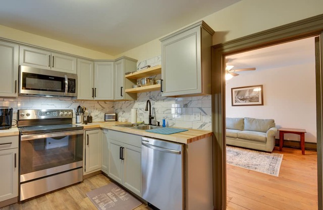 Sackets Harbor Apartment, Walk to Lake Ontario!