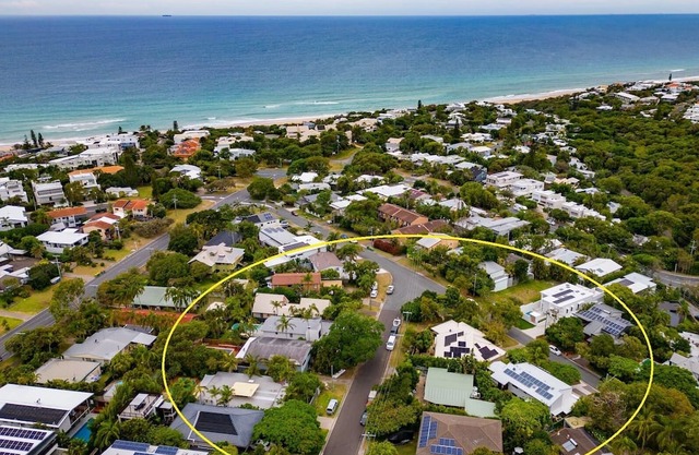 350m to ocean | 600m to shops/restaurants | 2 BR | 2.5 bath | A/C | Wi-Fi