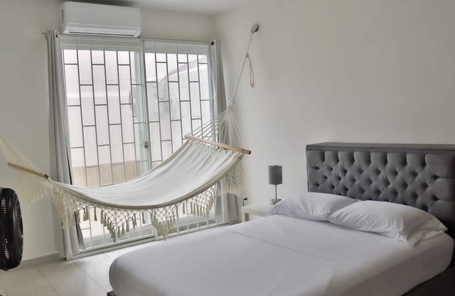 Well located airconditioned apartment. We invoice!