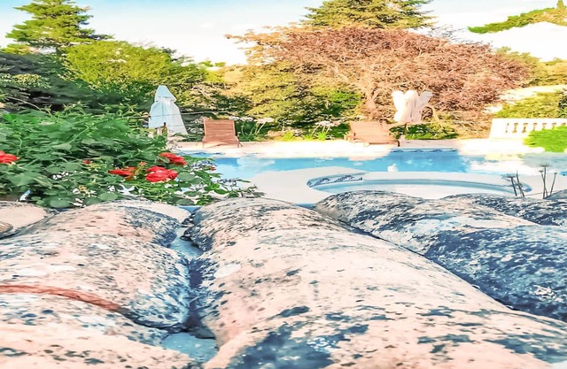 Decorative and cozy vacation apartment with communal pool and idyllic garden.