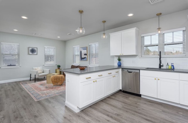 NEW Modern Downtown Camp Hill Apartment w FREE parking & Walkable