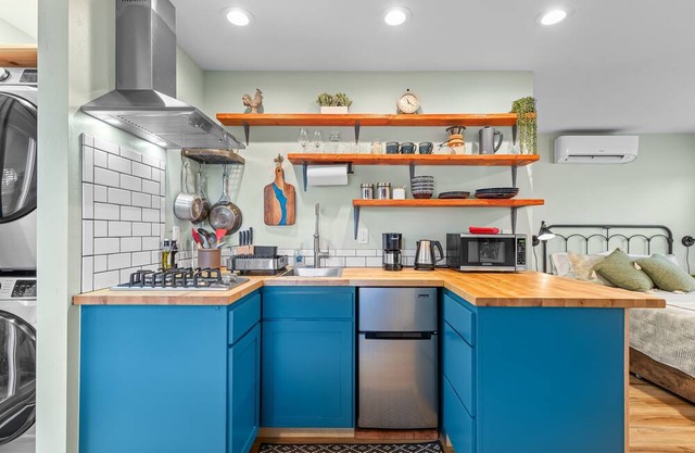 New Grants Pass Cottage Walk to Historic Downtown!