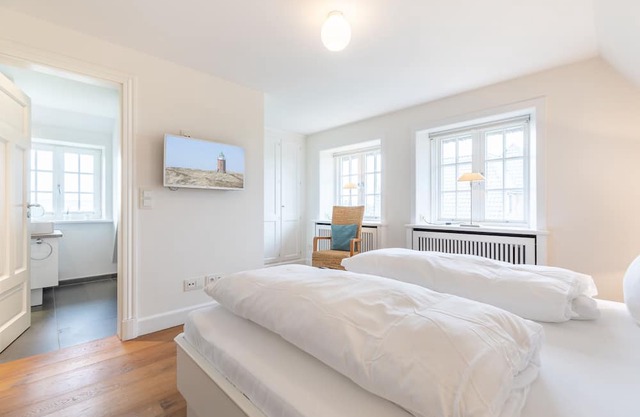 Hüs bi Koog 1 - Reetgedeckte Doppelhaushälfte in den Morsumer Wiesen