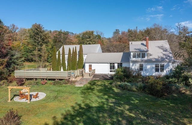 Newly Renovated 1840 Farmhouse