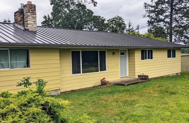 Ranch style 3 Bedroom home, near Lebanon Oregon