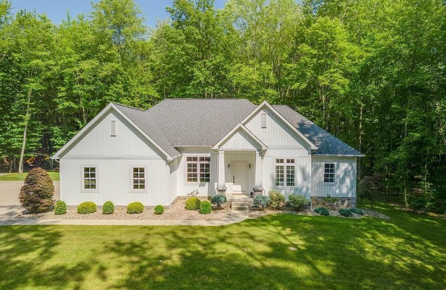 Heartland Woods Ohio~8 Acres~Secluded Nature Escape~Flex Cancellation~King beds