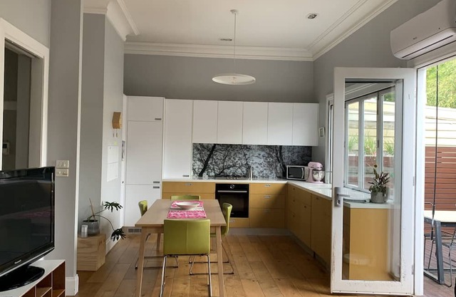 Inner-City Melbourne Family Home - Flemington. Peaceful yet close to everything.