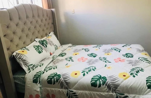 Nice House Queen Room