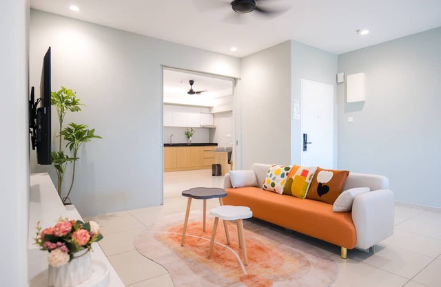 Great location, surrounding with eatery center, walkable to food area.