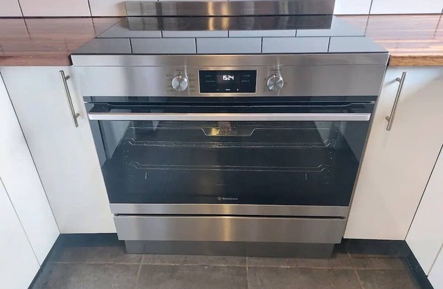 kin kin cottage, Noosa hinterland, walk to town.