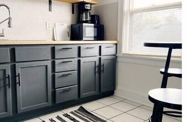 Calm Relaxed Renovated 2bd Apt in Convenient Location. Monthly Stays.